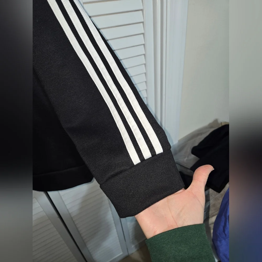 adidas classic black
